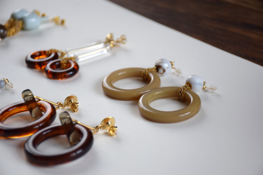 La bonne rencontre : Sachiko, créatrice d'Epistémie, la marque de bijoux made in Paris. © Les Bons Détails