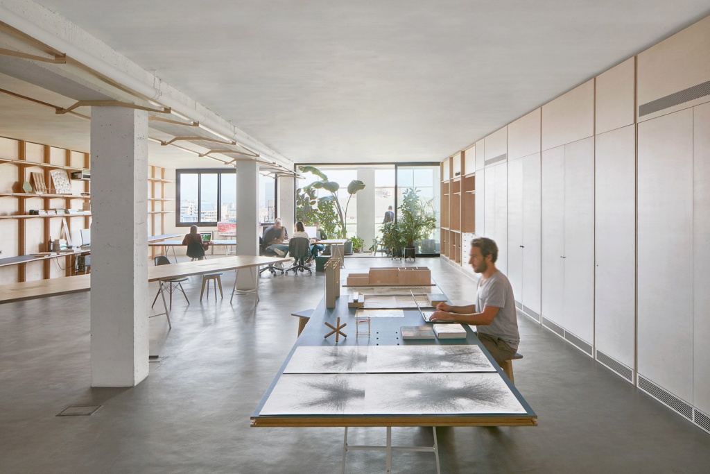 Un espace de co-working pour architectes et designers à Barcelone • Les Bons Détails