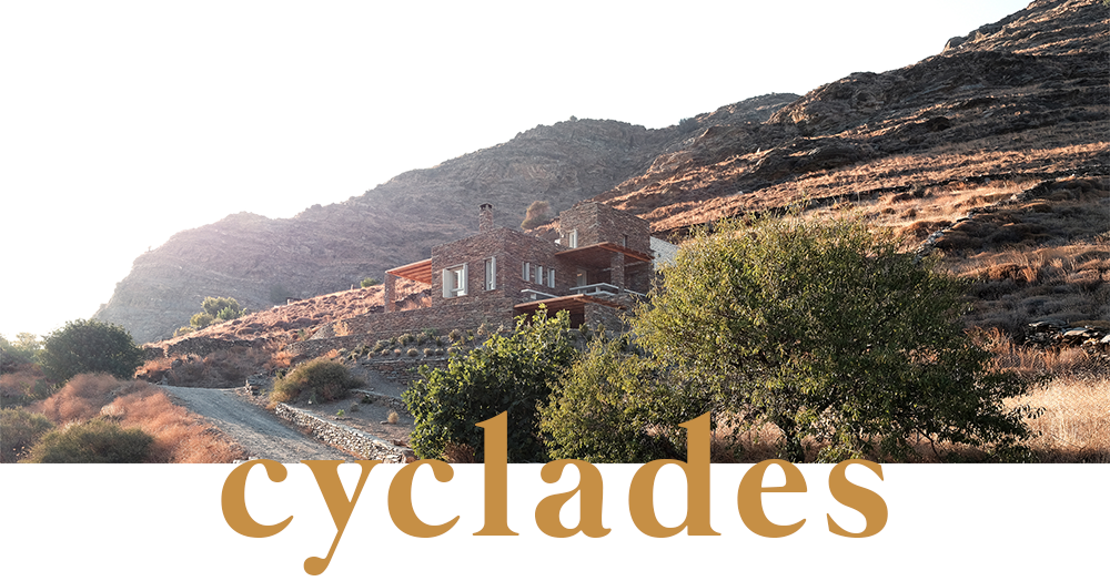 Rocksplit house, Cyclades • Les Bons Détails